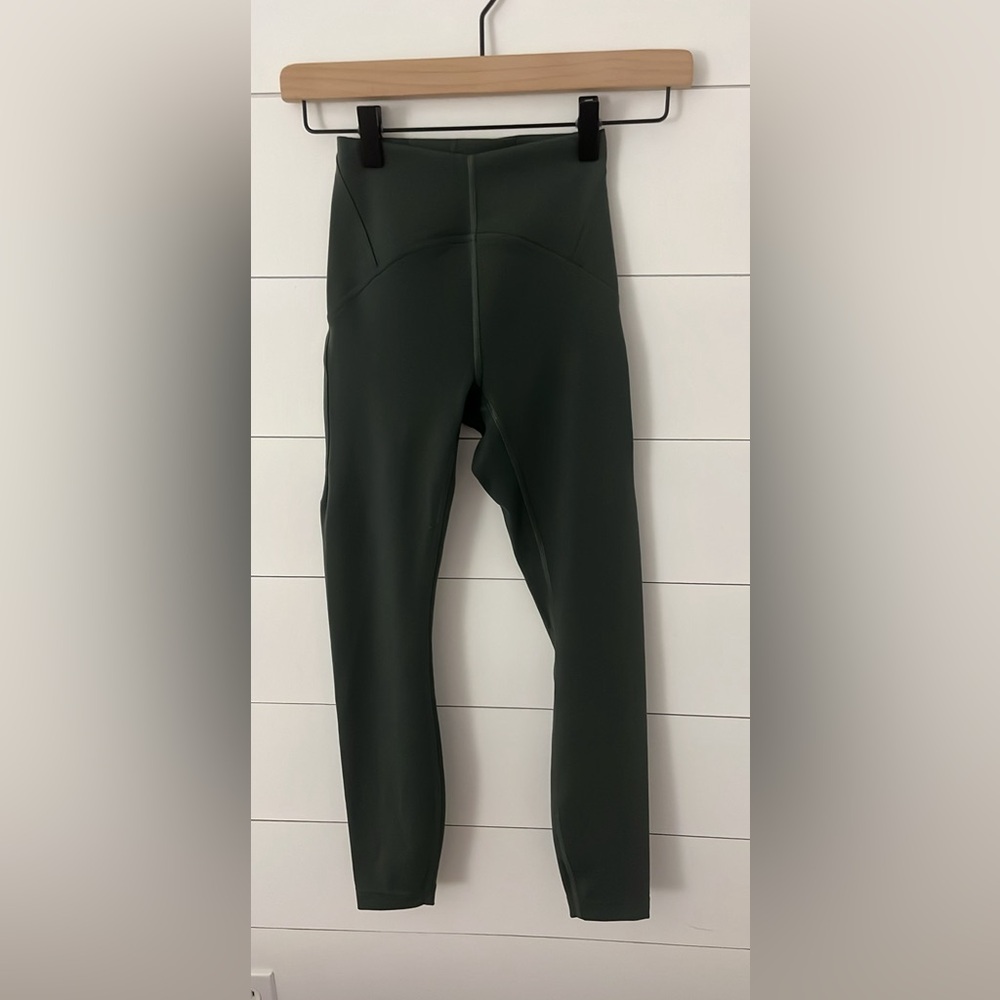 Lululemon InStill Highrise Tight 25” size 0